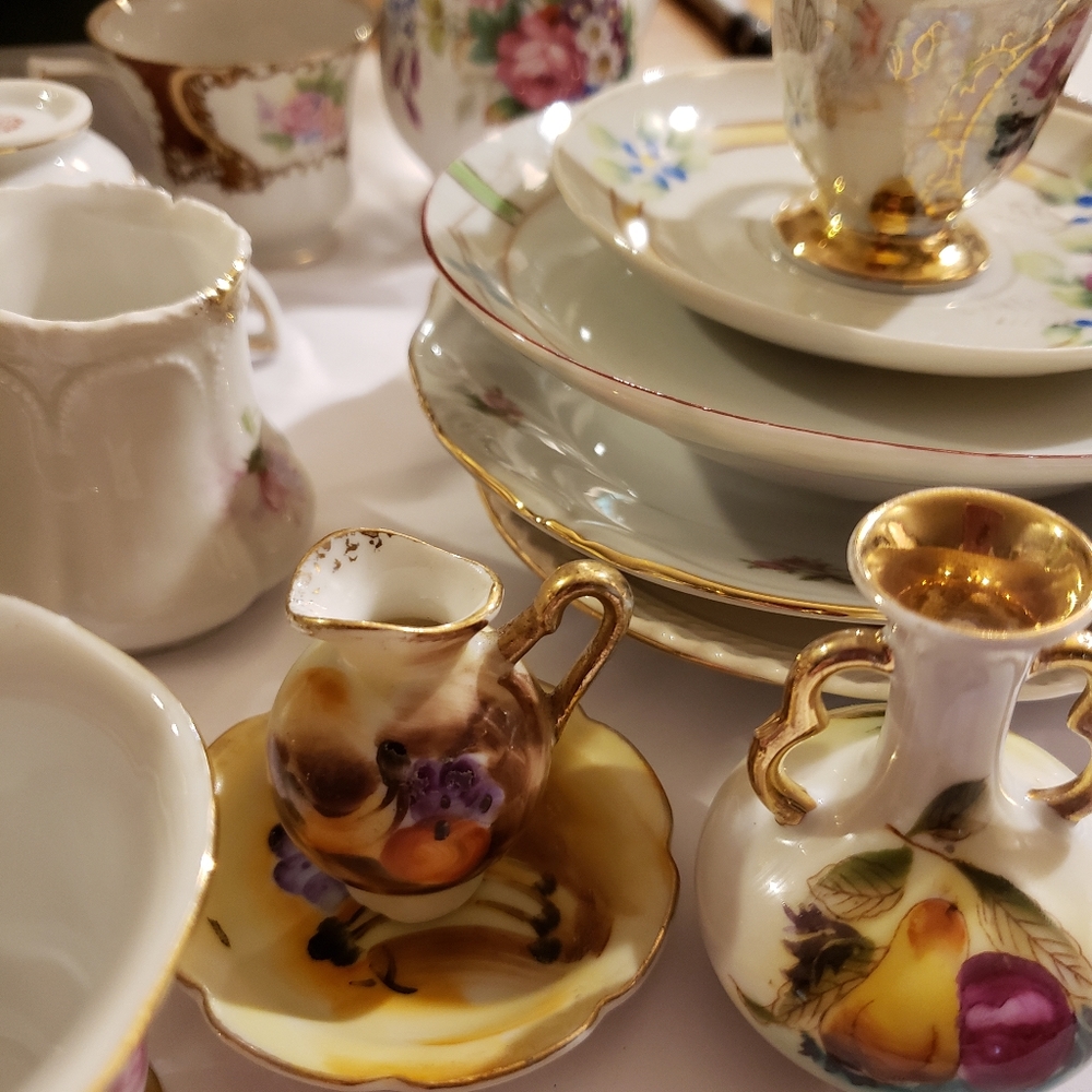 Mystery Estate Sale Tea Room - Picture 4 of 6